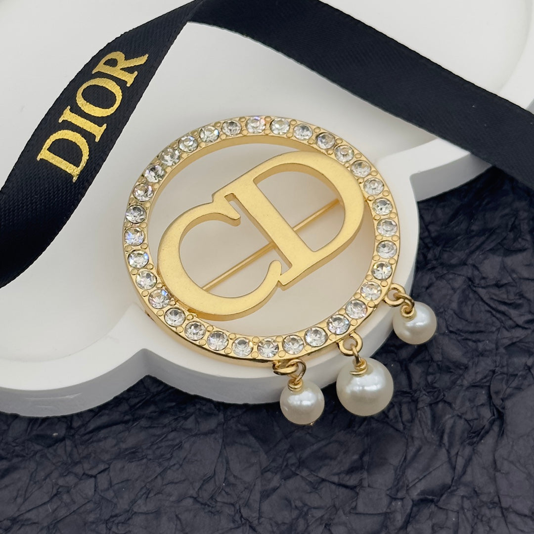 CD Brooch 172612