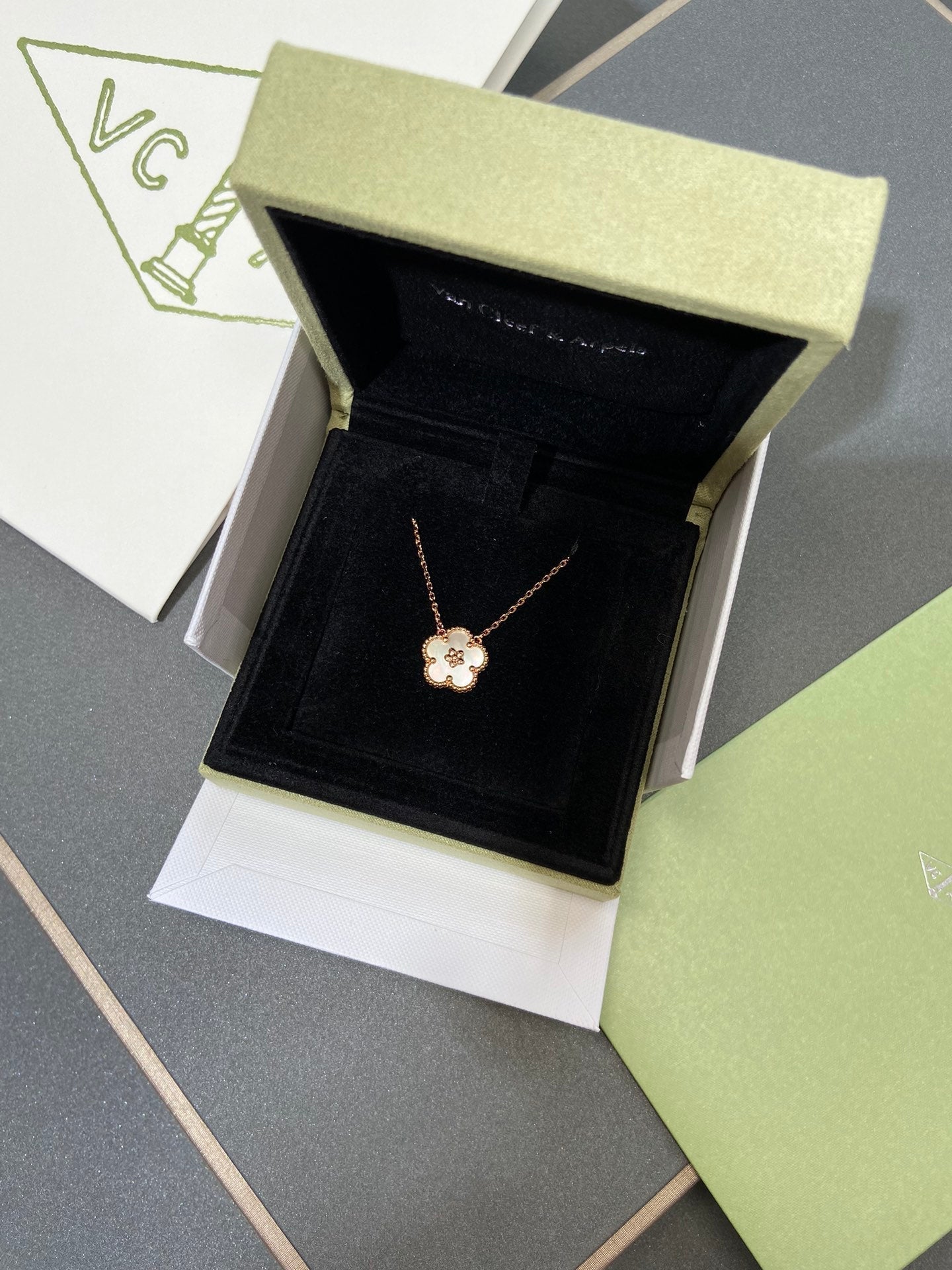 VCA Flower Lucky Spring White Mop Necklace Pink Gold