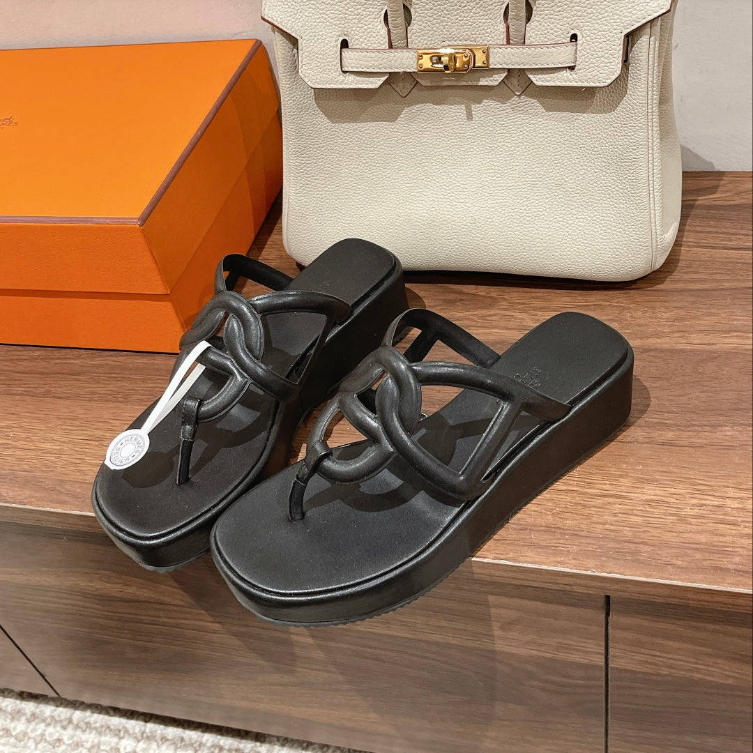HM Gipsy Platform Thong Black Sheepskin 349419