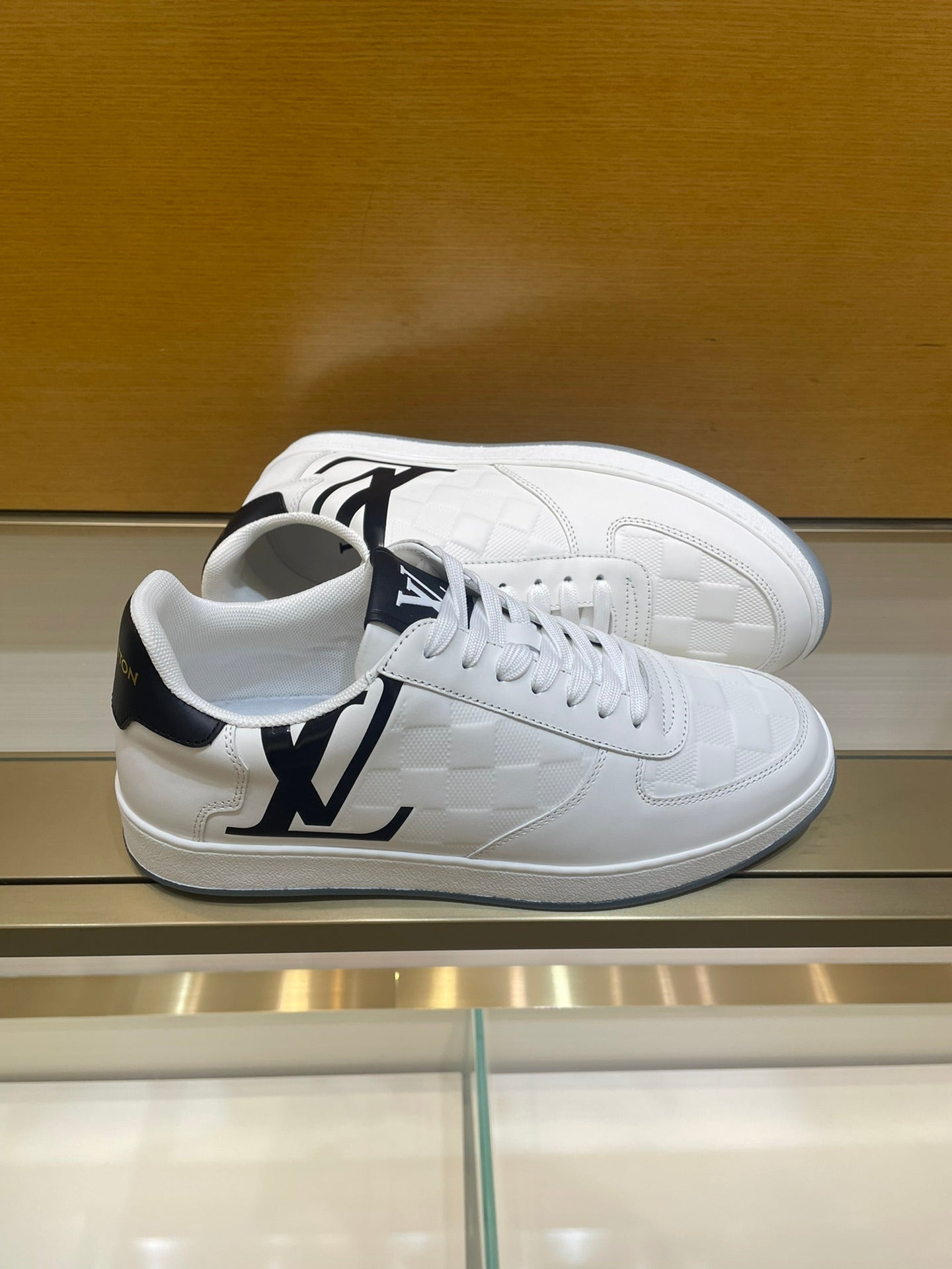 LV RIVOLI SNEAKER MEN WHITE
