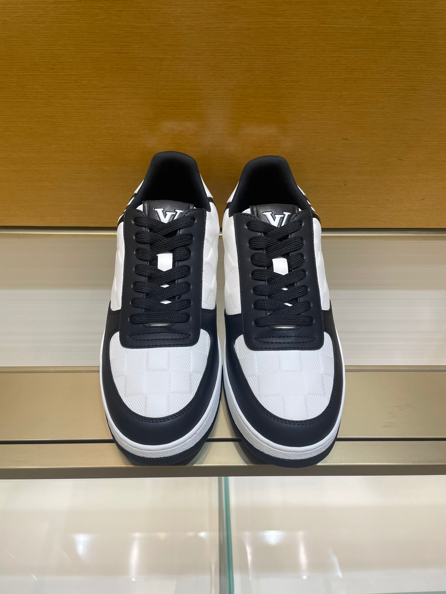 LV RIVOLI SNEAKER MEN BLACK WHITE