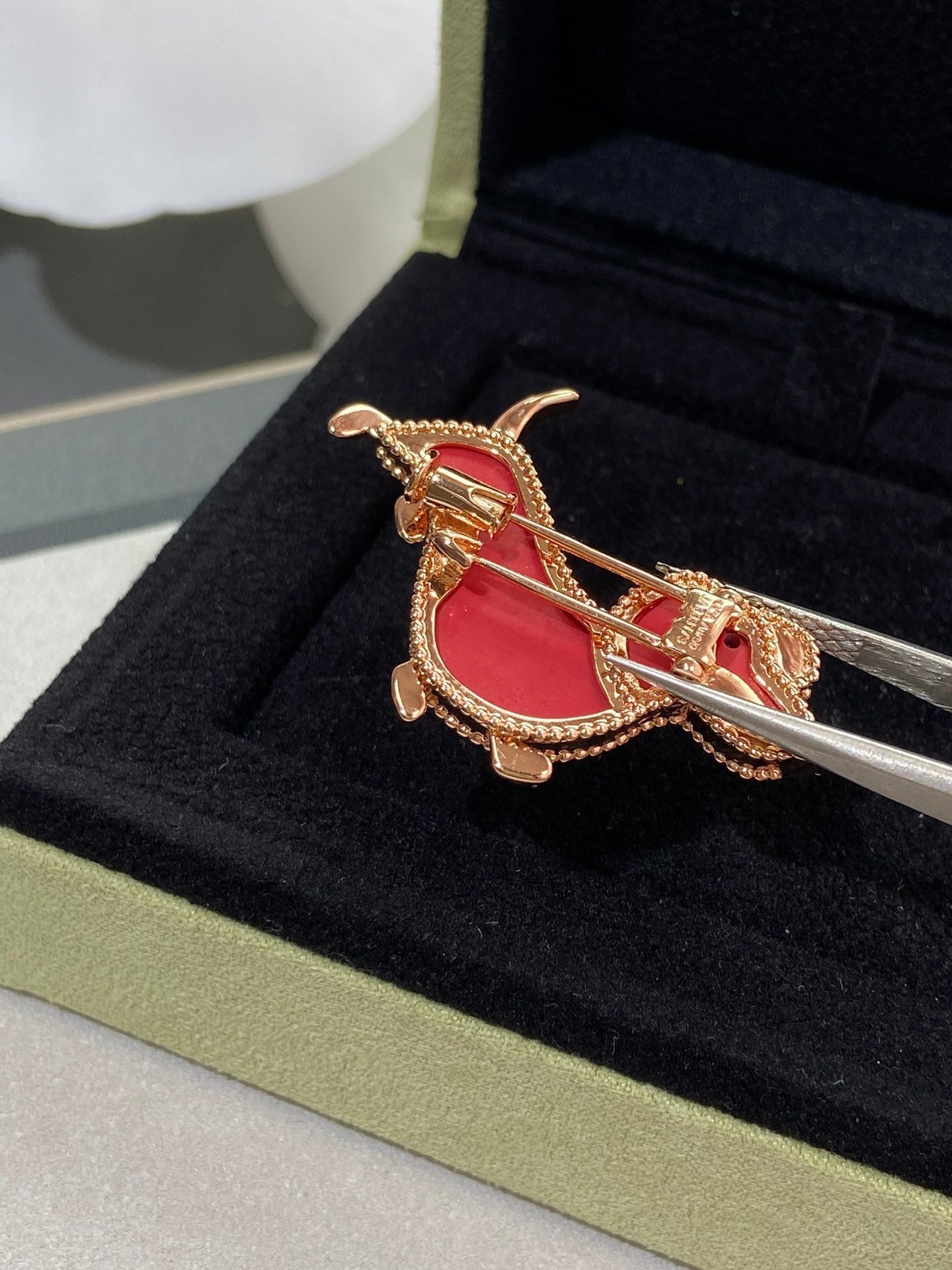 VCA Brooch 11