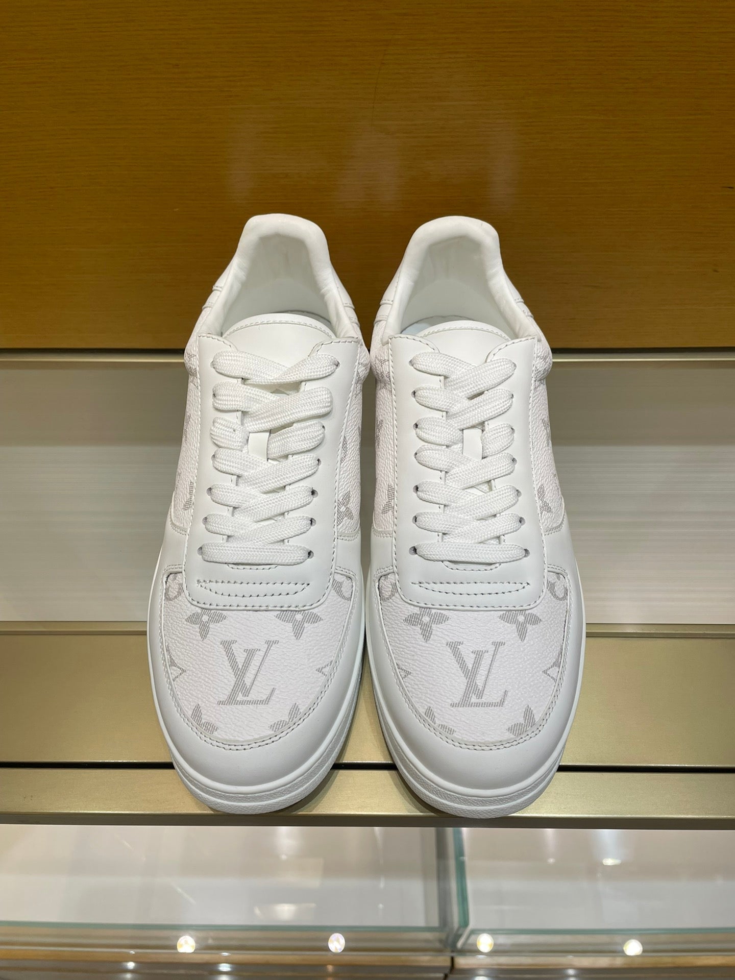 LV RIVOLI SNEAKER WHITE