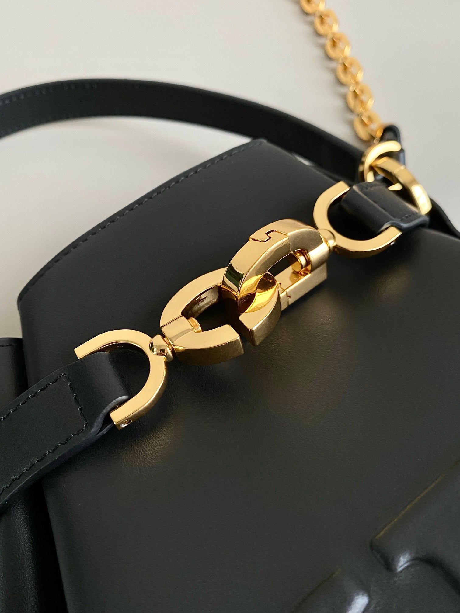 MEDIUM C'EST 24 CD-EMBOSSED CALFSKIN