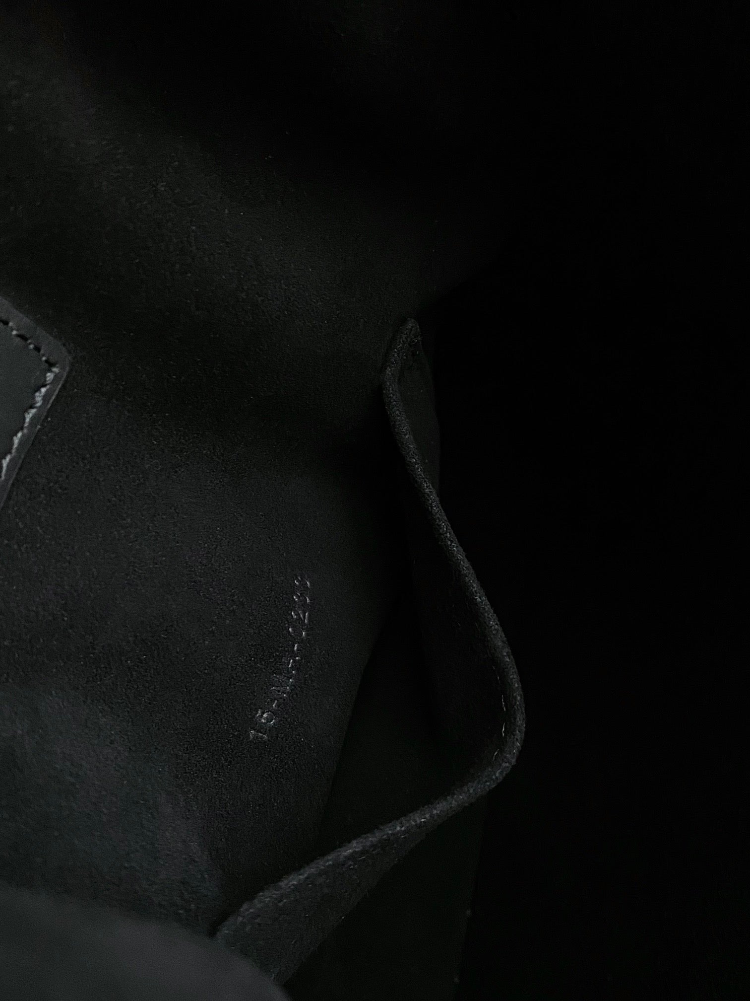 MEDIUM C'EST 24 CD-EMBOSSED CALFSKIN