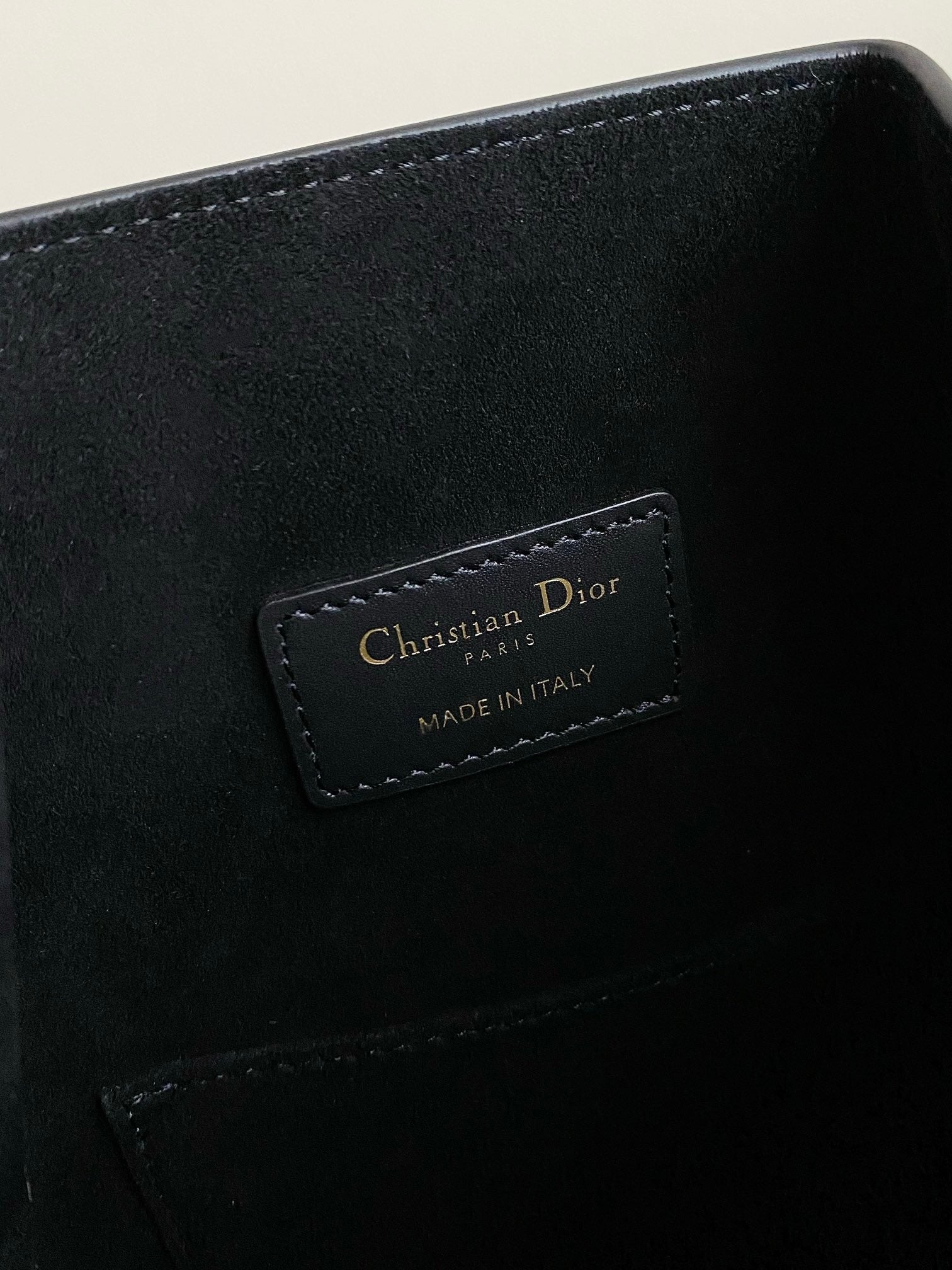 MEDIUM C'EST 24 CD-EMBOSSED CALFSKIN