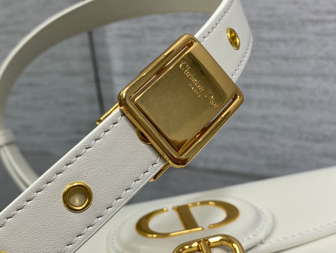 MEDIUM CD BOBBY 22CM CALFSKIN GOLD HARDWARE