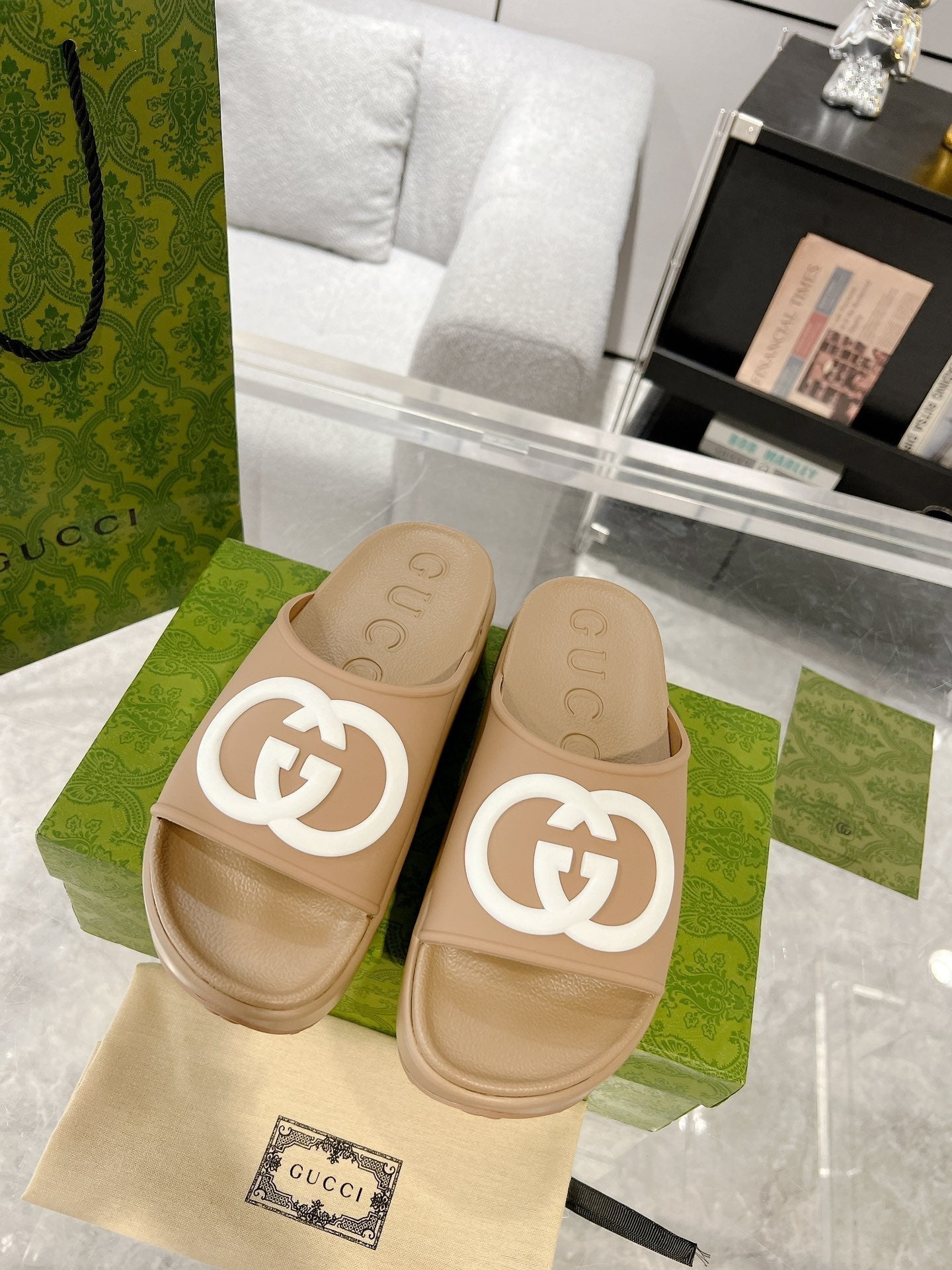 GC 25 Interlocking G 50mm Slide Sandal White Brown Cowhide 292400