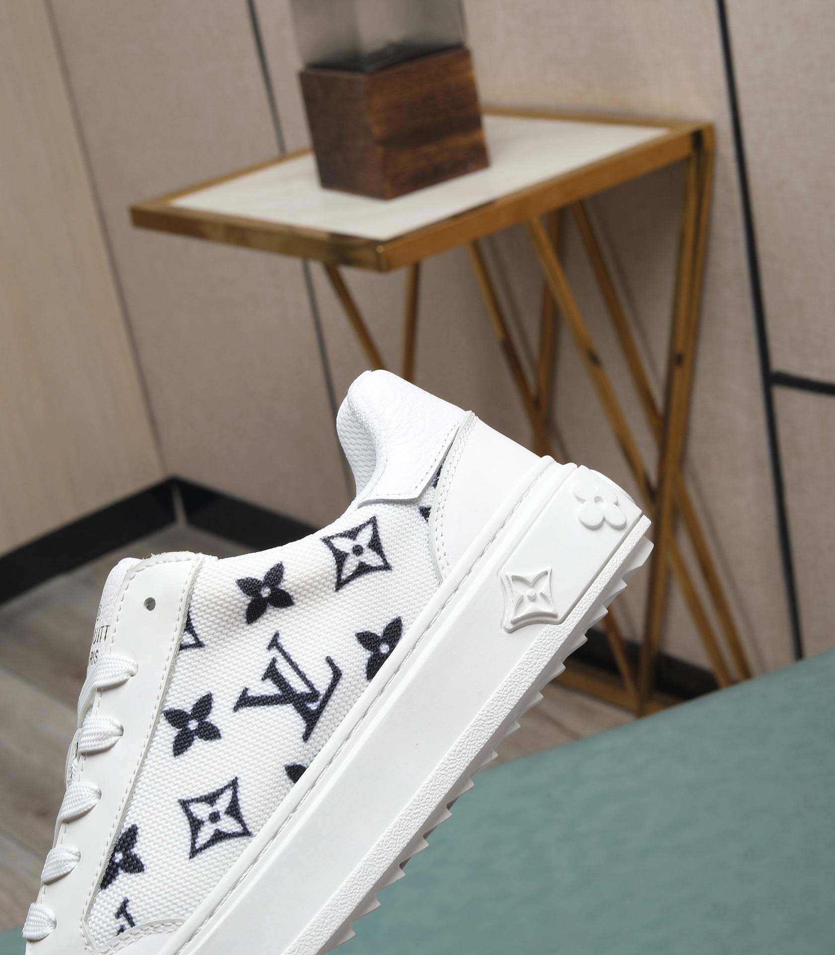 LV TRAINERS IN WHITE CALFSKIN AND MONOGRAM CANVAS