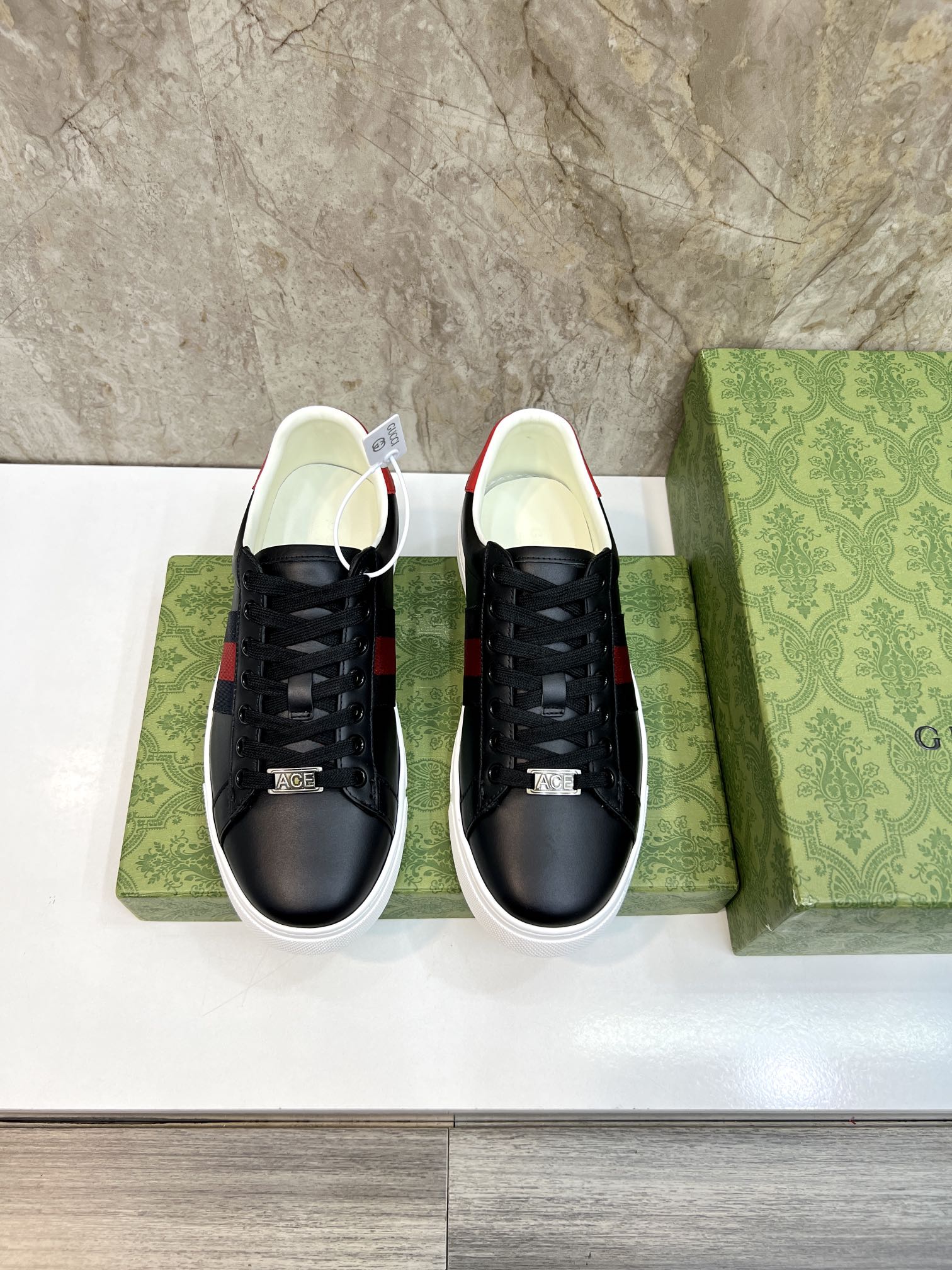 GG Men's ACE Sneaker Black Calfskin 525952
