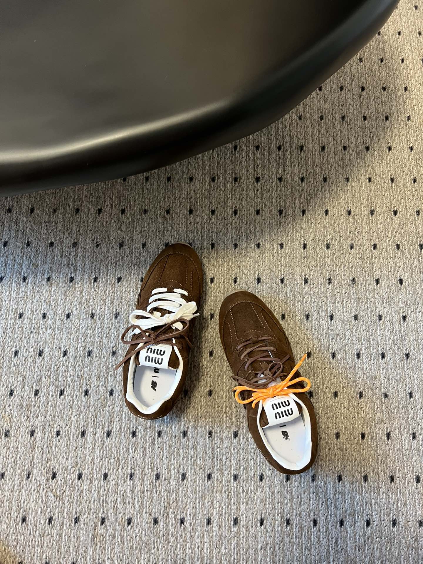 miu sneaker balance 530 dark brown suede
