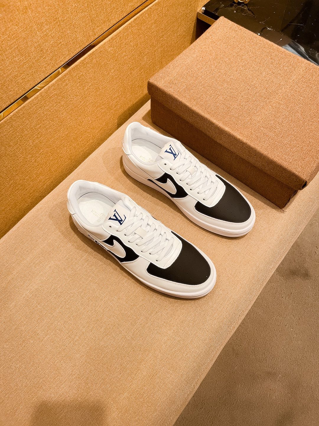 LV AIR FORCE 1 SNEAKER BLACK AND WHITE