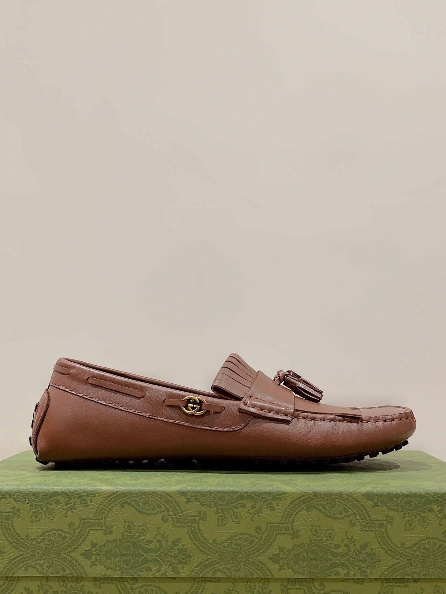 GG Men's Tassel Loafer Brown Calfskin 561802