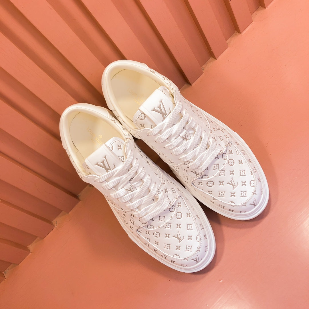 LV TRAINER SNEAKER IN BEIGE MONOGRAM CALFSKIN