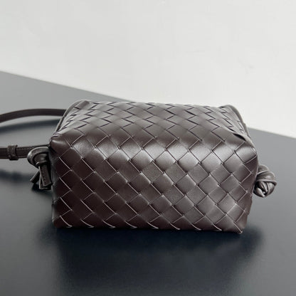BV Loop Top Handle 19cm Chocolate Lambskin
