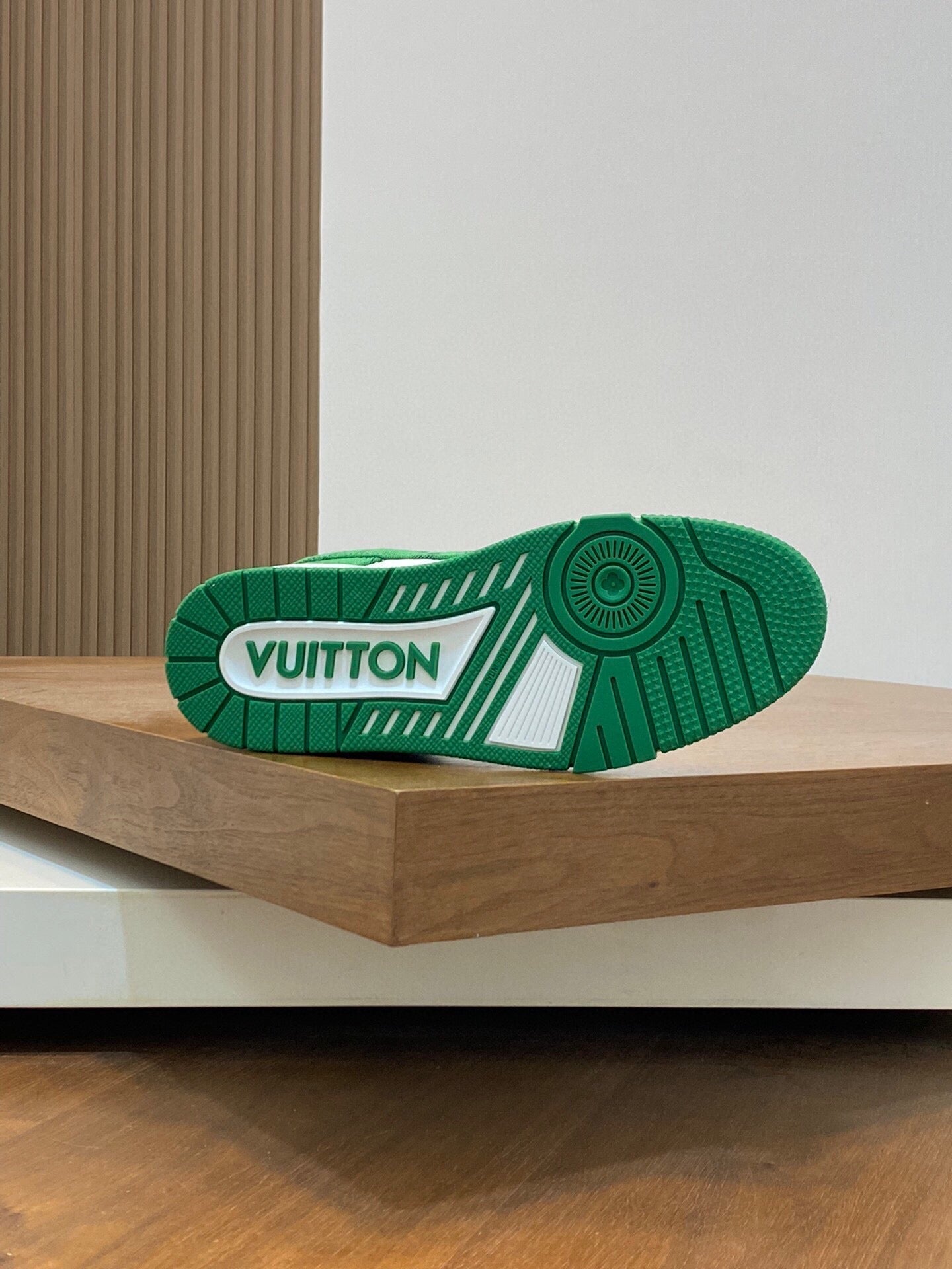 AIR TRAINER IN COOL GREEN MIX WHITE CALFSKIN