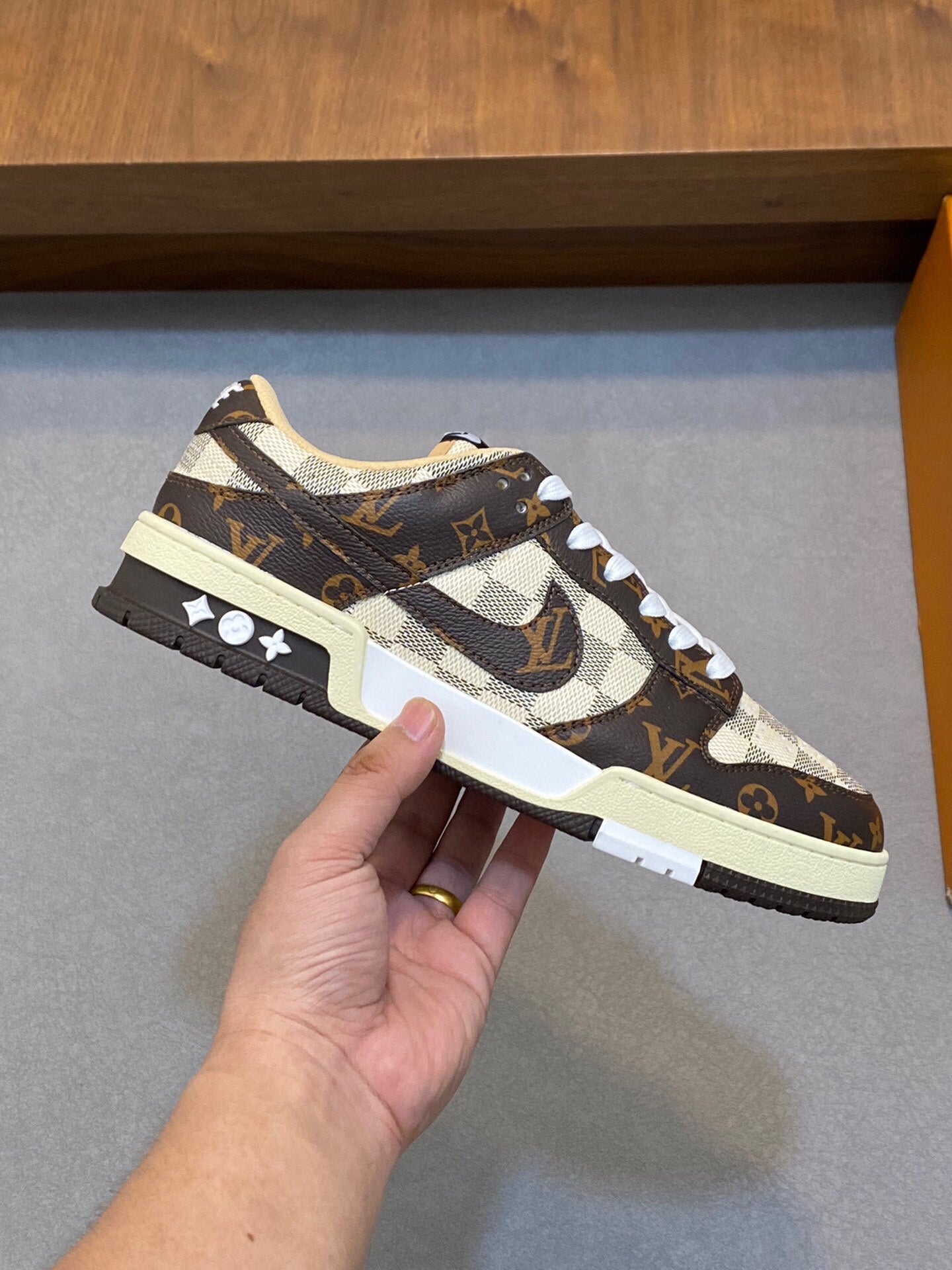 AIR TRAINER IN BROWN DAMIER CALFSKIN