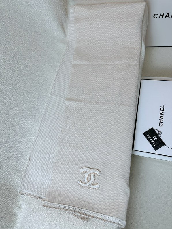 CC Scarf 220 CM In White Cashmere 389886