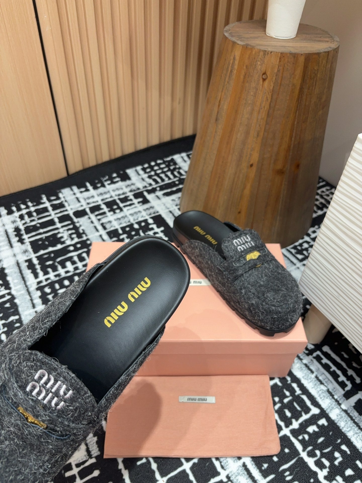 Miu slippers Black Original Wool