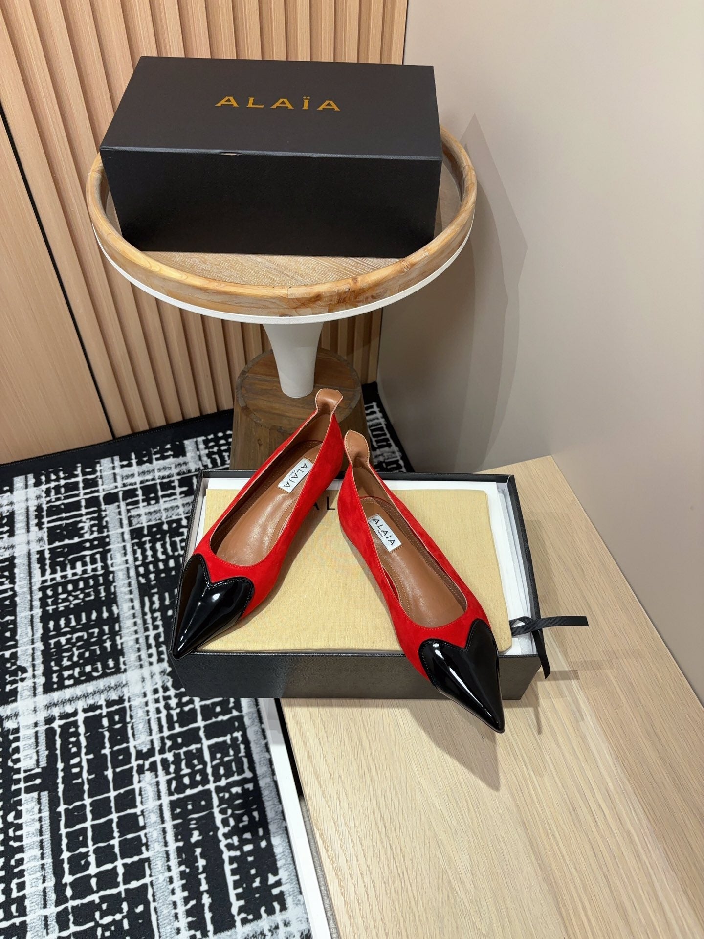 Alaila Ballerina Flats Coeur In Red Suede 933072