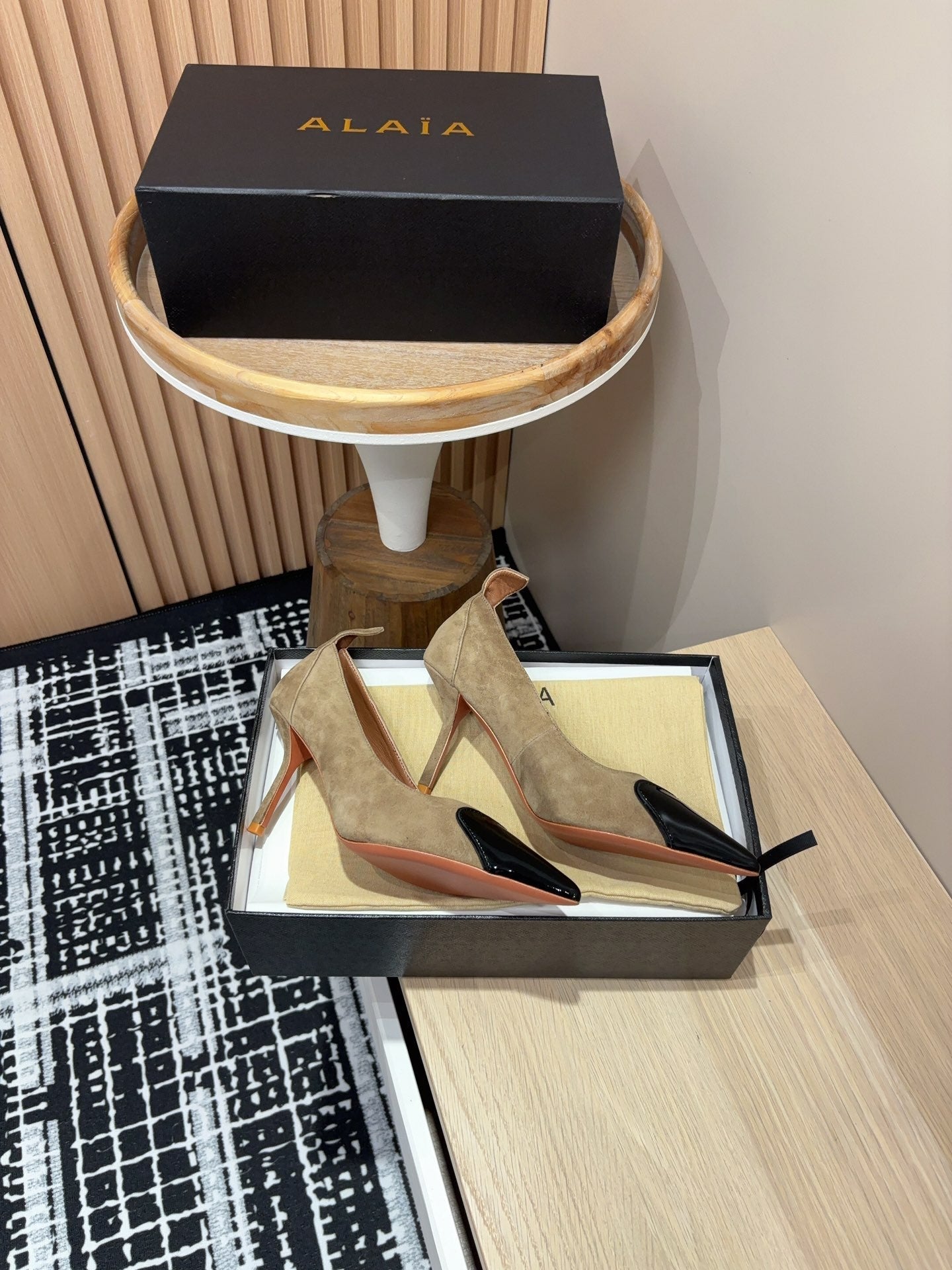 Alaia Pump Coeur 85mm In Moss Brown Suede  933080