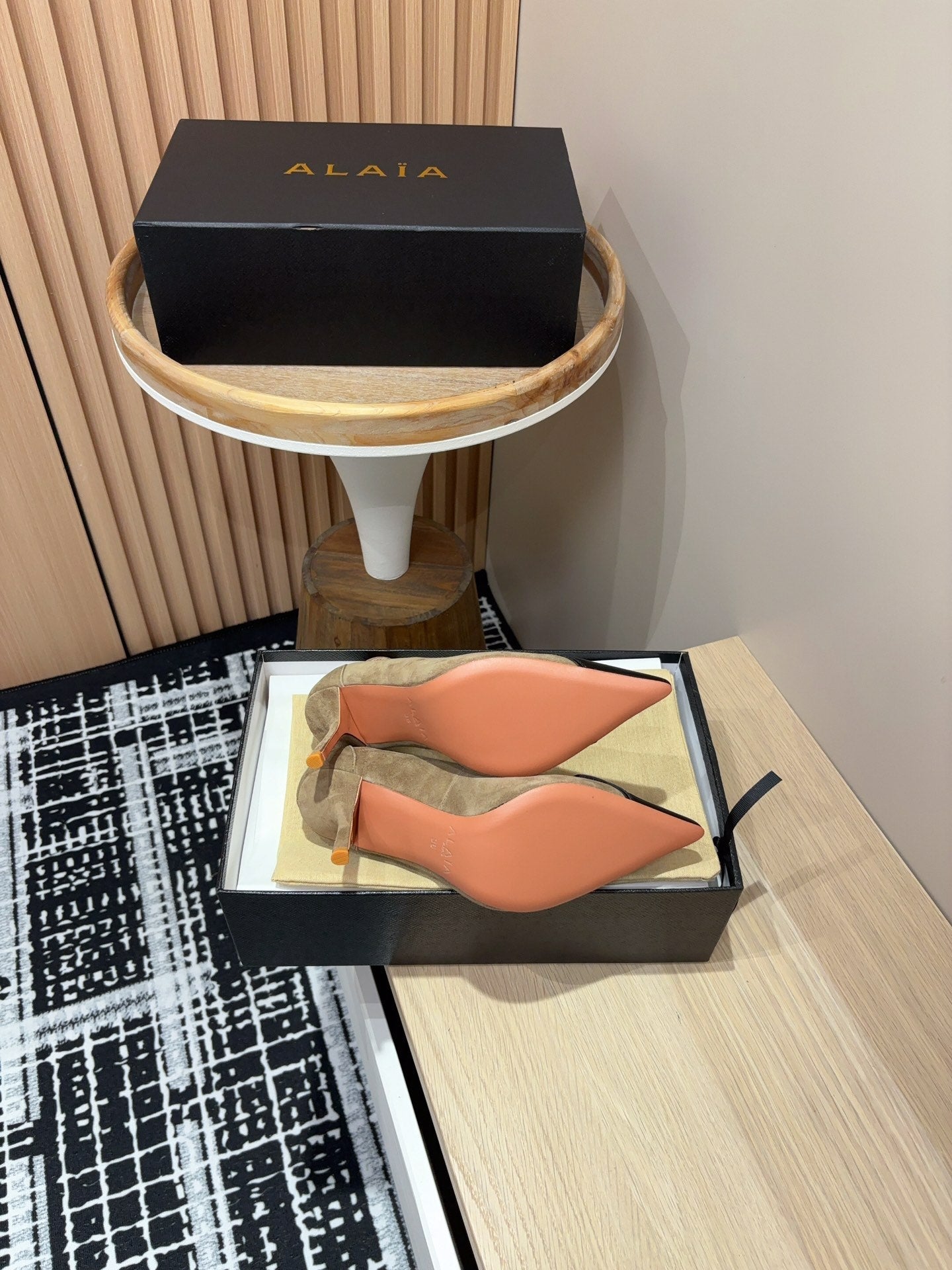 Alaia Pump Coeur 85mm In Moss Brown Suede  933080