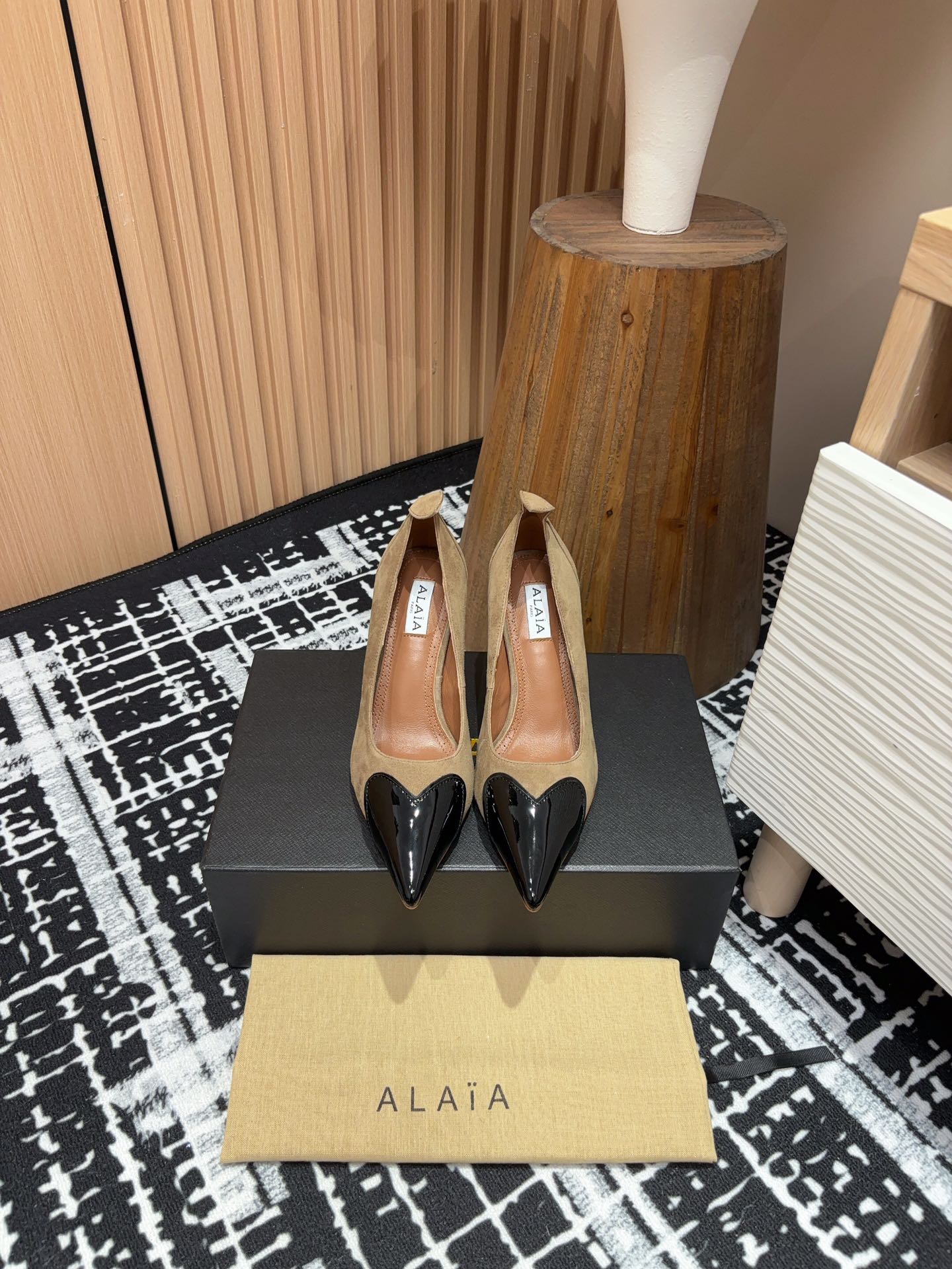 Alaia Pump Coeur 85mm In Moss Brown Suede  933080
