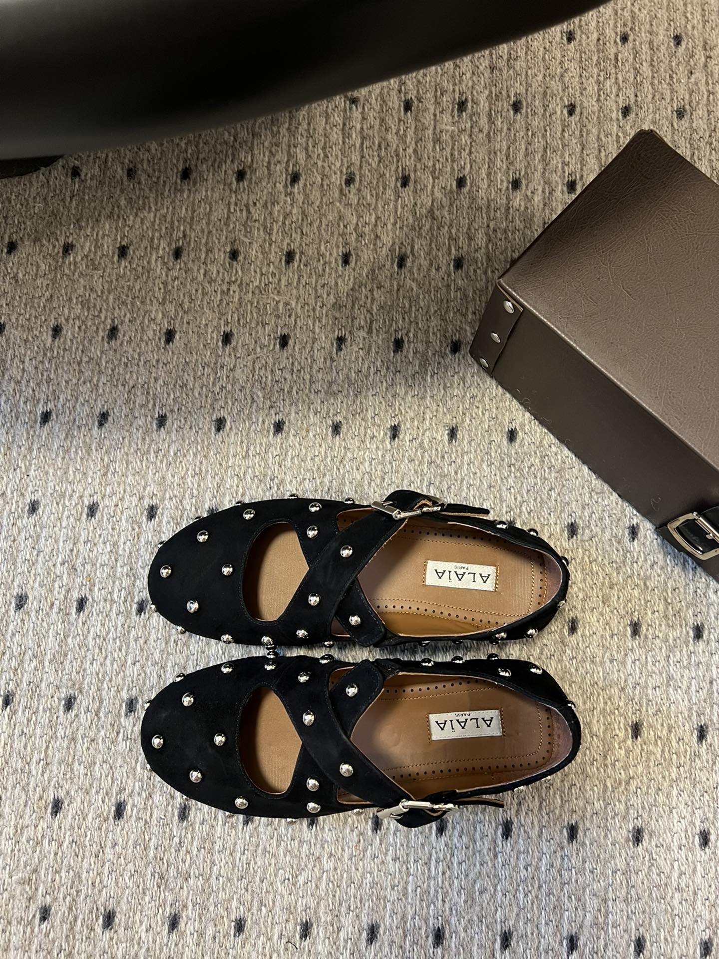 Alaia 25 Criss Cross With Stud Ballet Flats Black Suede Sheepskin  303693