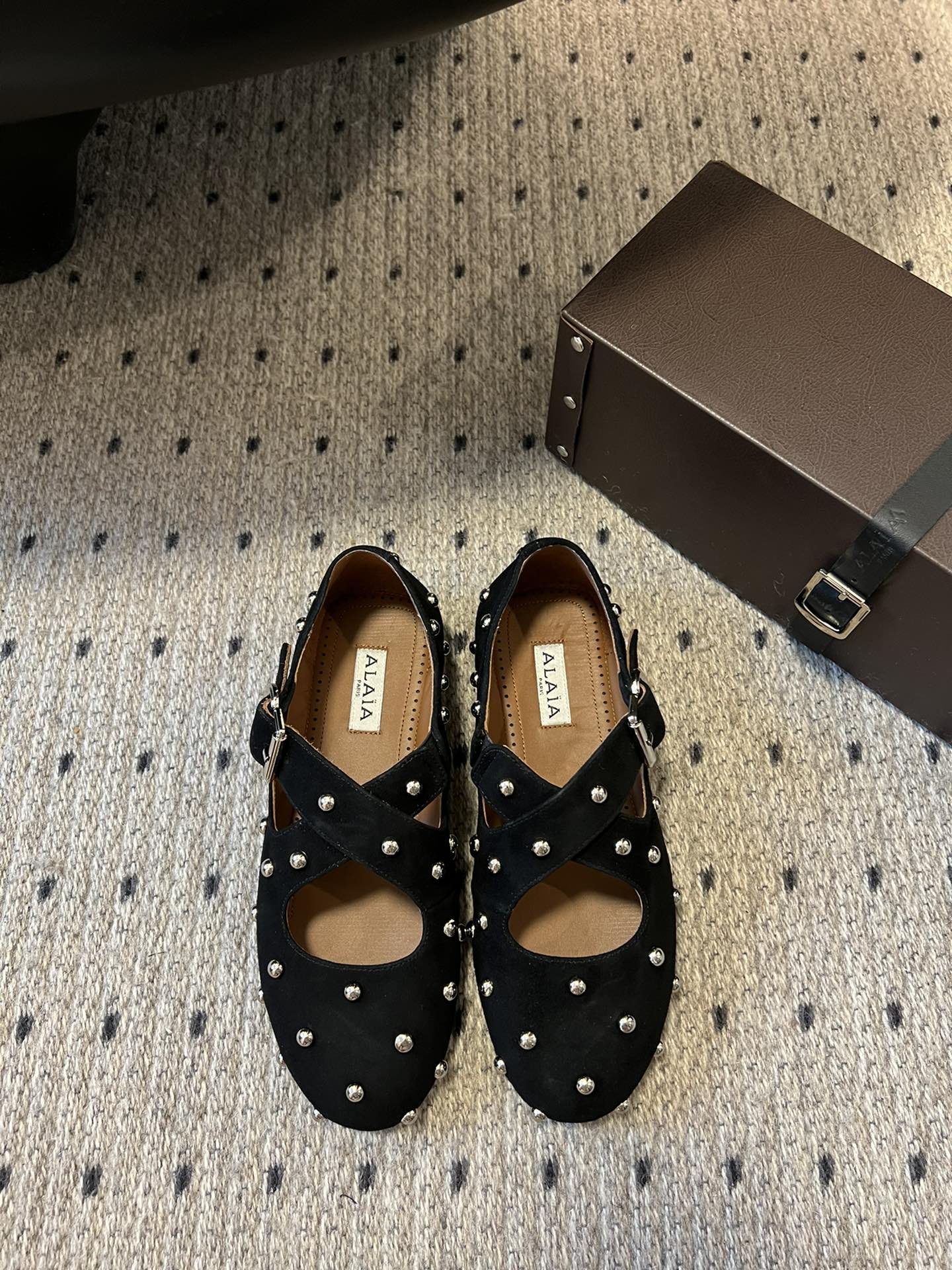 Alaia 25 Criss Cross With Stud Ballet Flats Black Suede Sheepskin  303693
