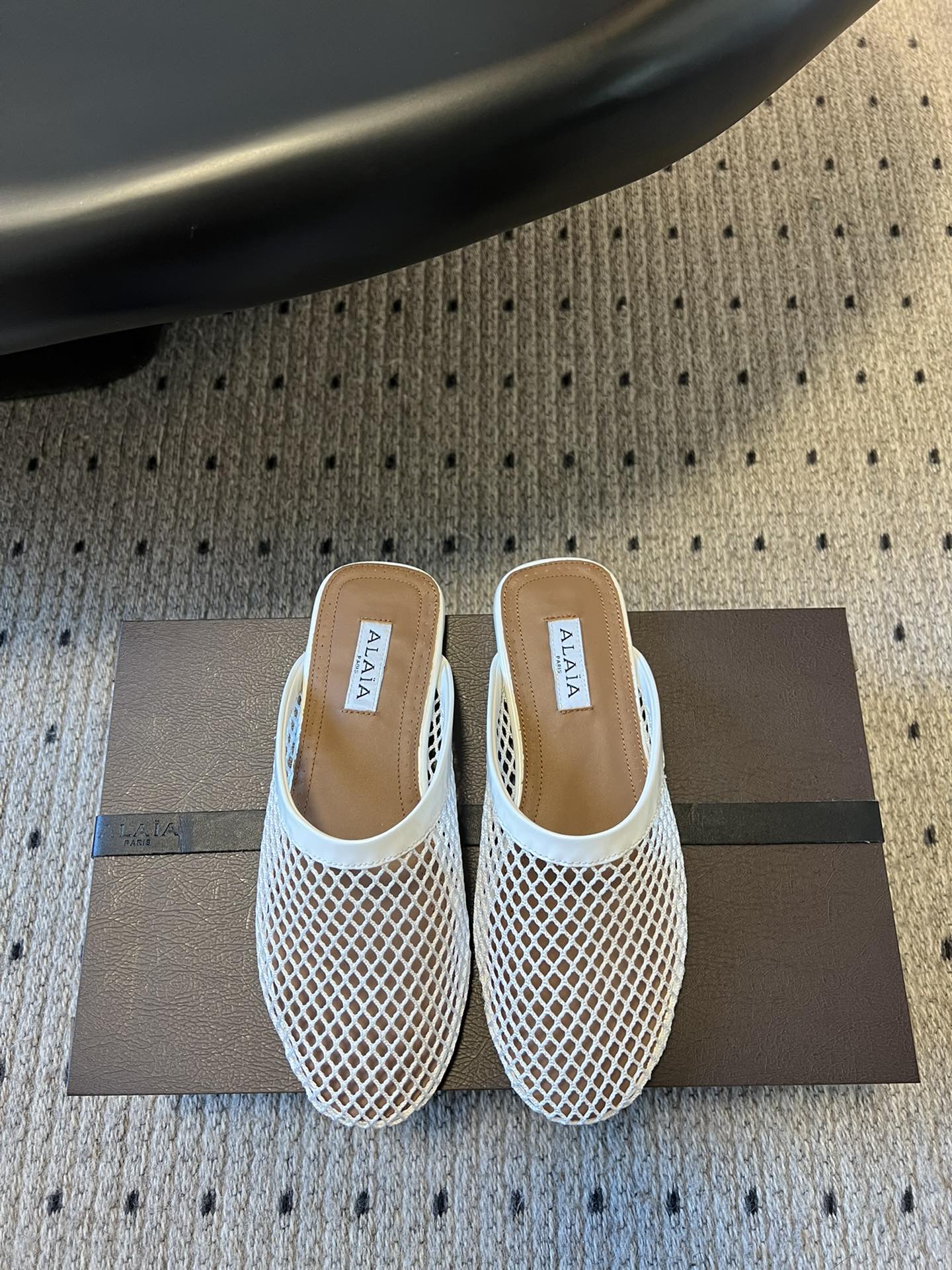 Alaia 25 Fishnet Flat Mules White  Lampskin 303681