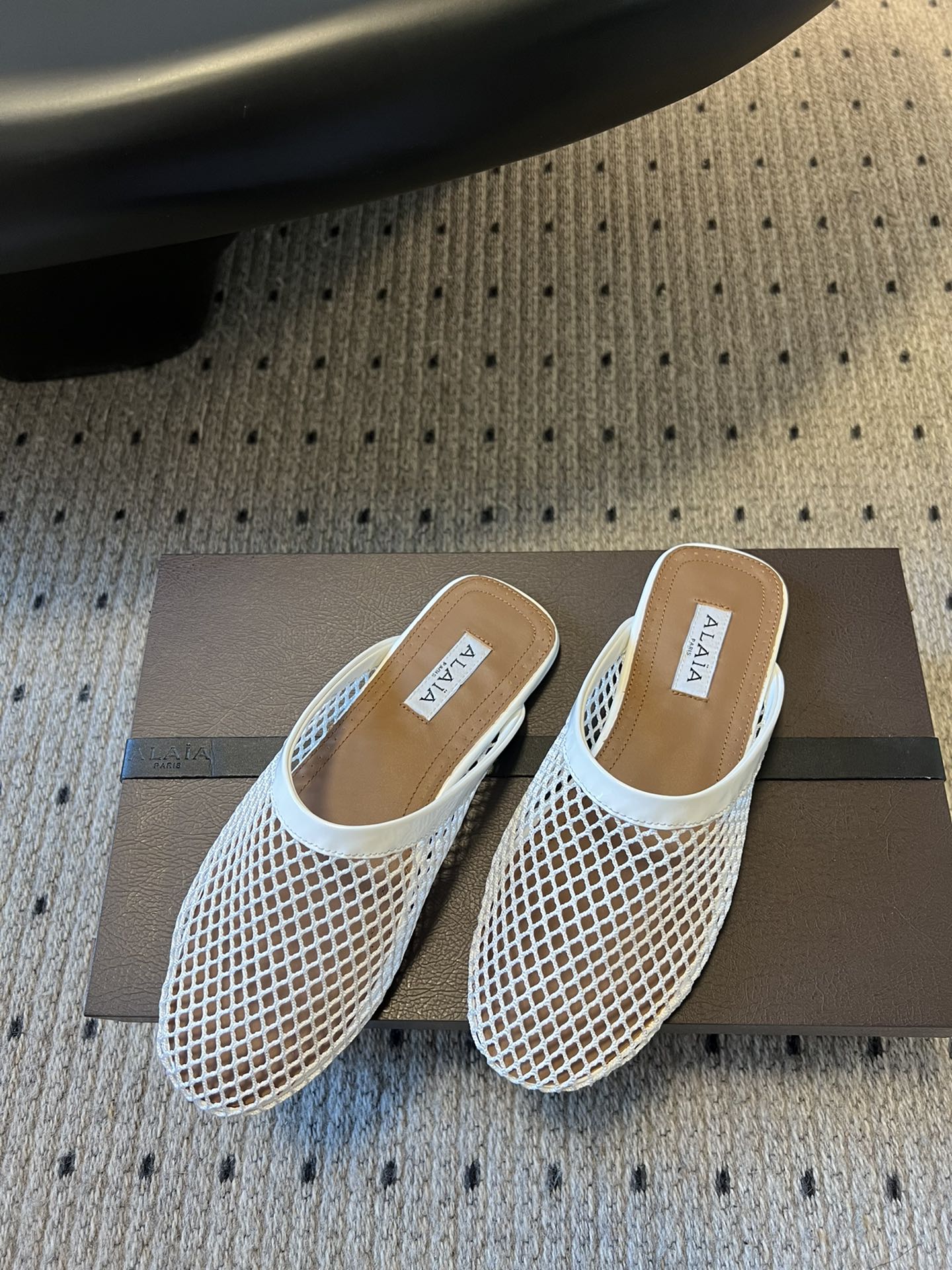 Alaia 25 Fishnet Flat Mules White  Lampskin 303681