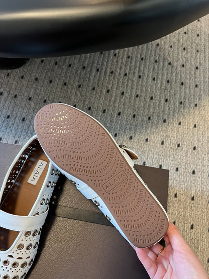 Alaia 25 Vienne With Eyelets Ballet Flats White Lambskin 303717