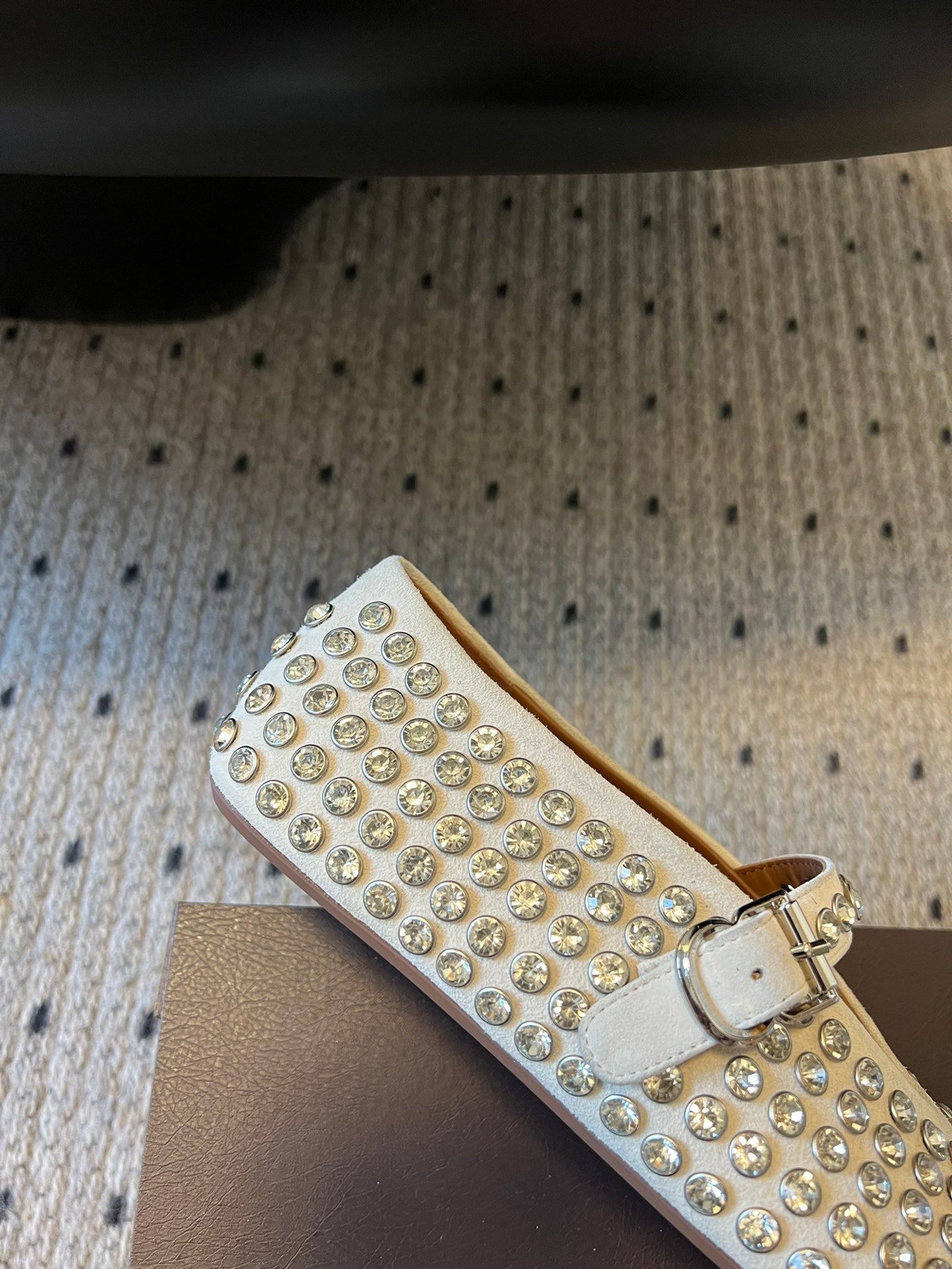 Alaia 25 Strass Ballet Flats White Suede Goatskin 303727
