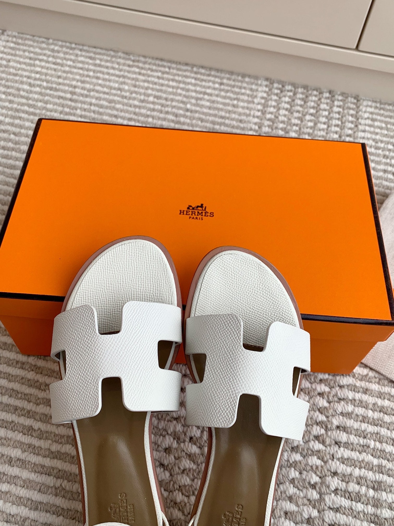 HM 25 Santorini White Epsom Leather Etoupe Calfskin