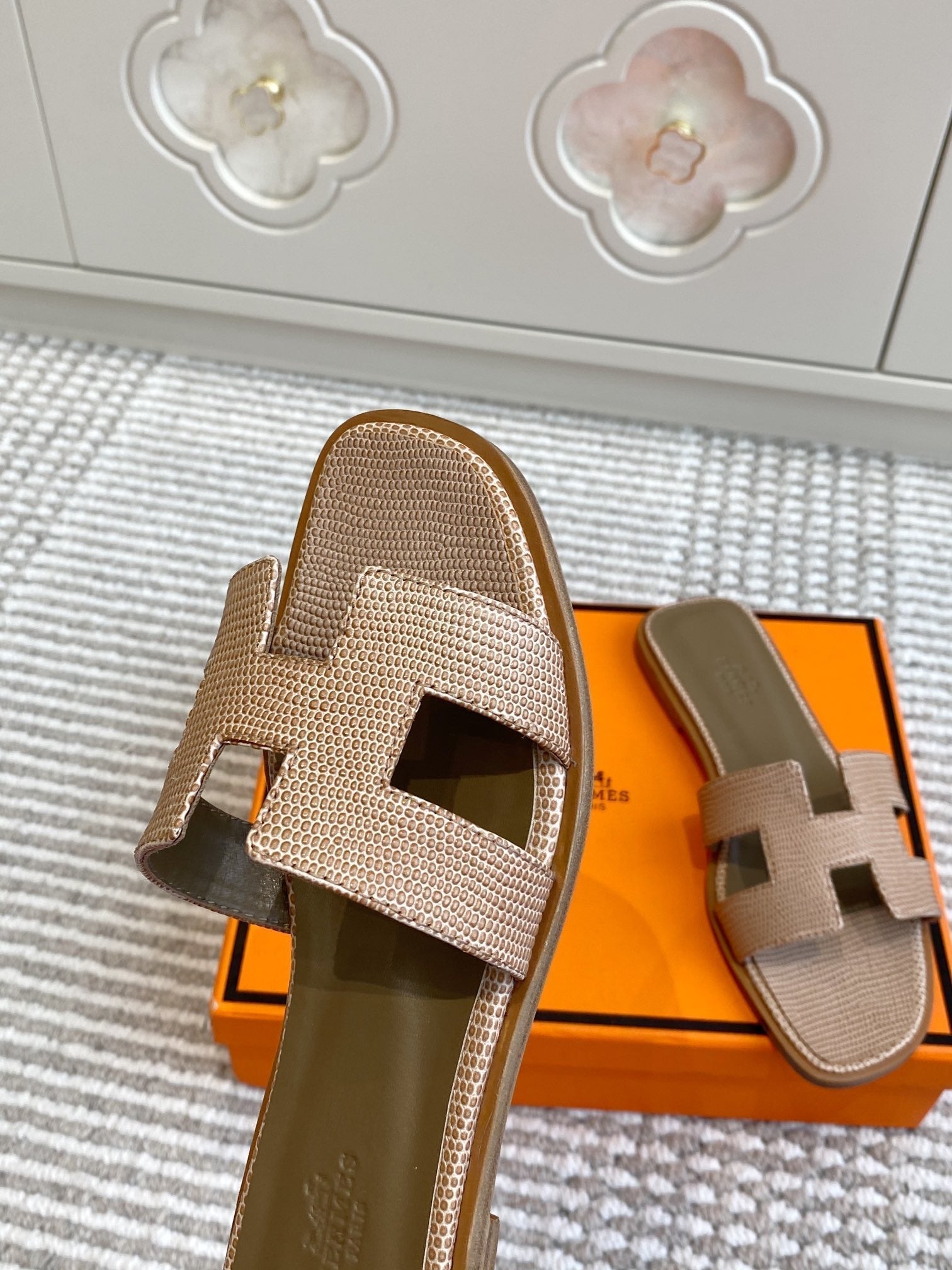 HM Oran Sandal Beige Sheepskin 291401