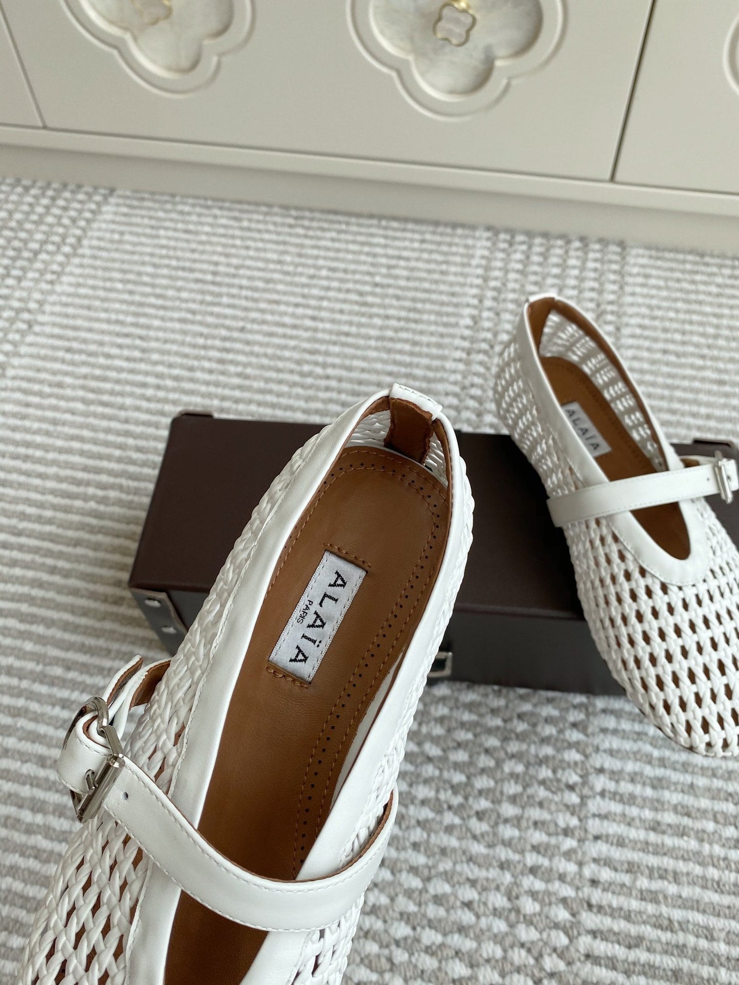 Alaia Women's Ballet Flat White Lambskin 291054
