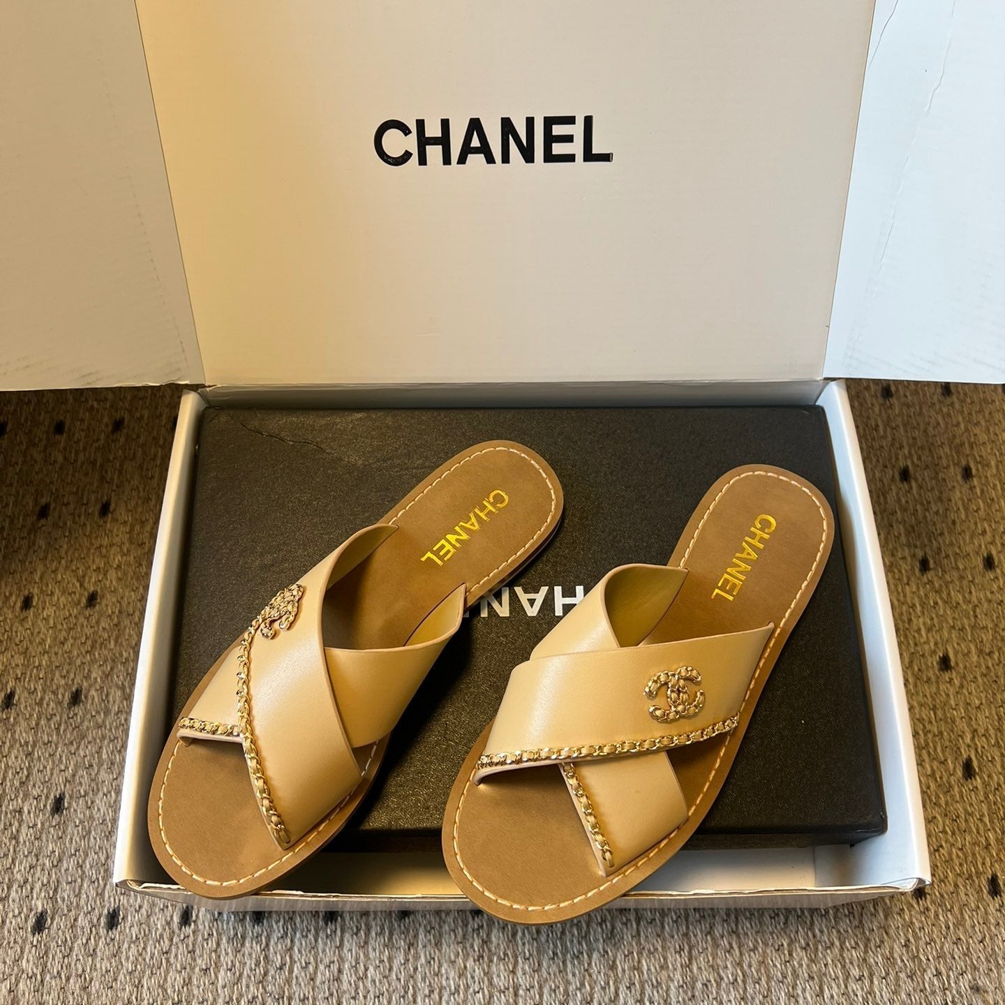 CC 26s Flat Sandals Beige Brown Cowhide 627192