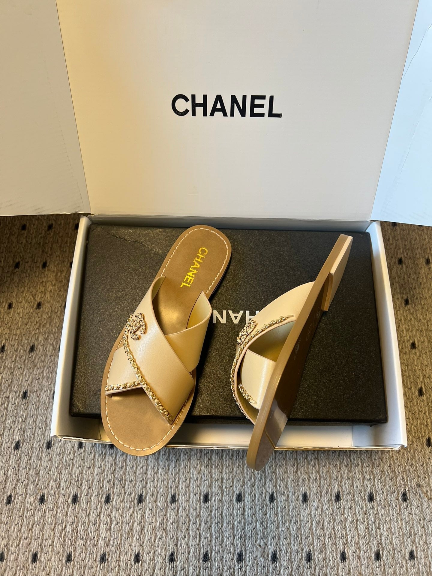 CC 26s Flat Sandals Beige Brown Cowhide 627192
