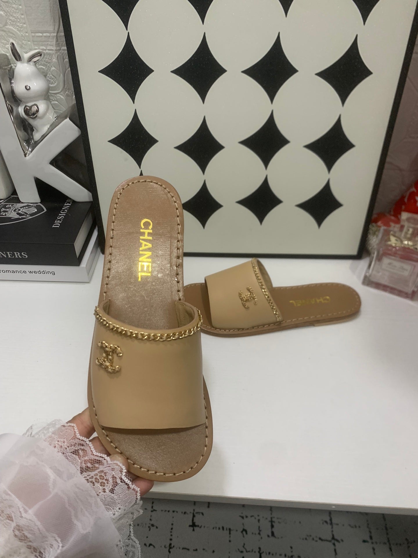 CC 2026 Slippers Beige Brown Cowhide 668091
