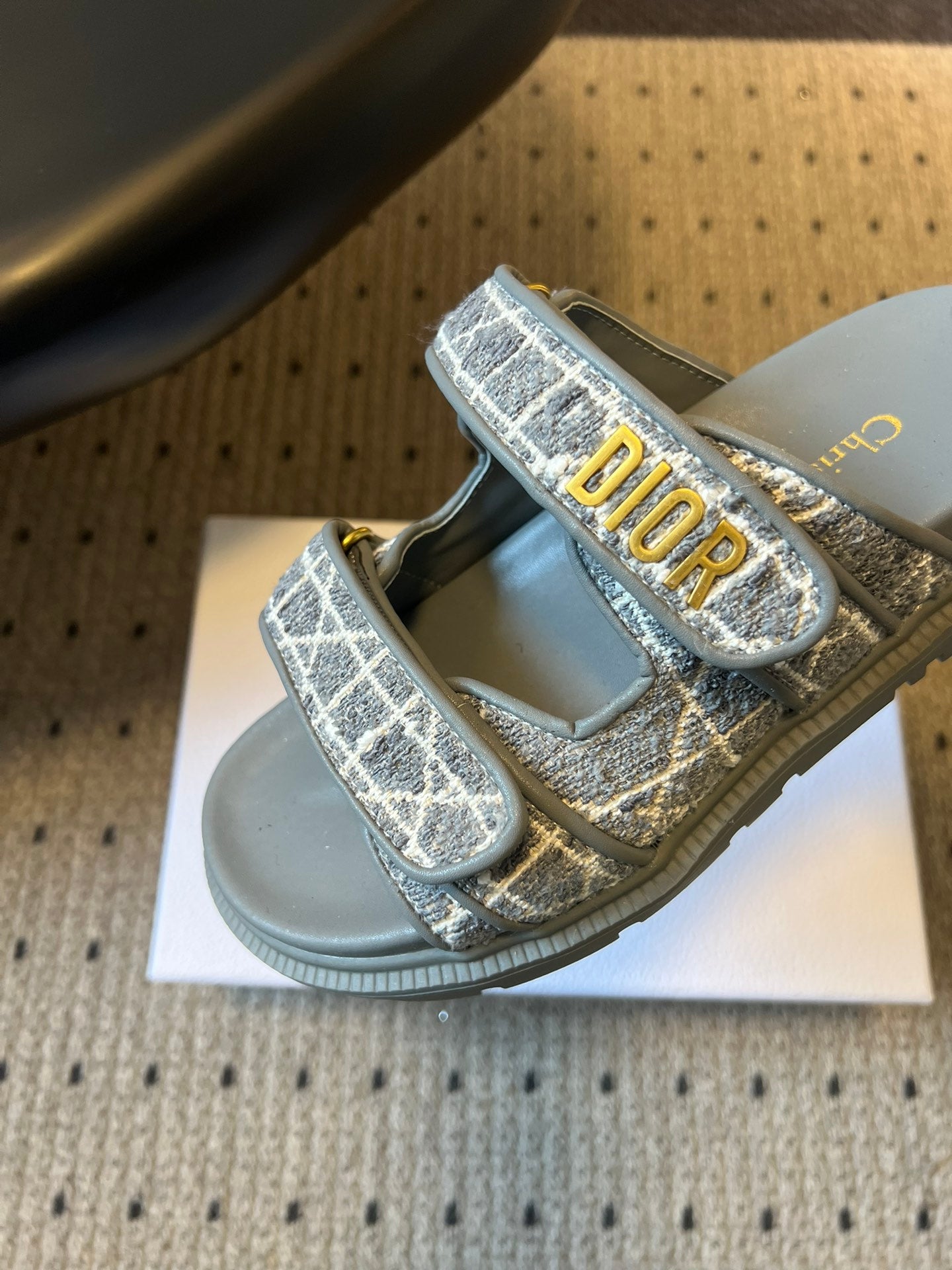 CD 26 Flat Slippers Gray Sheepskin Embroidered Fabric 621804