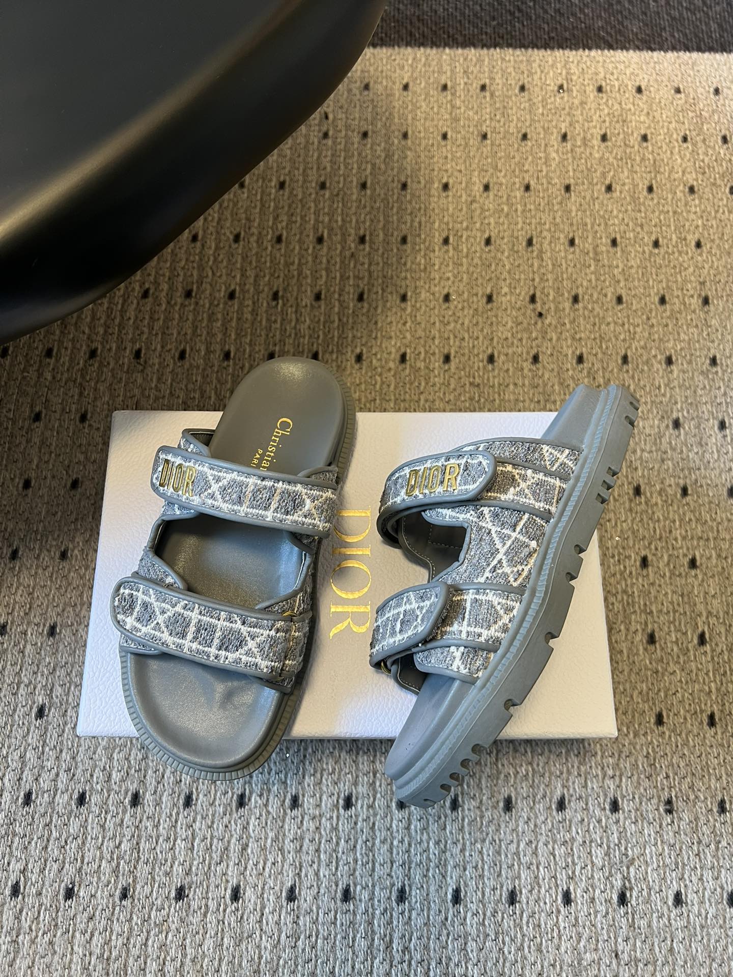 CD 26 Flat Slippers Gray Sheepskin Embroidered Fabric 621804