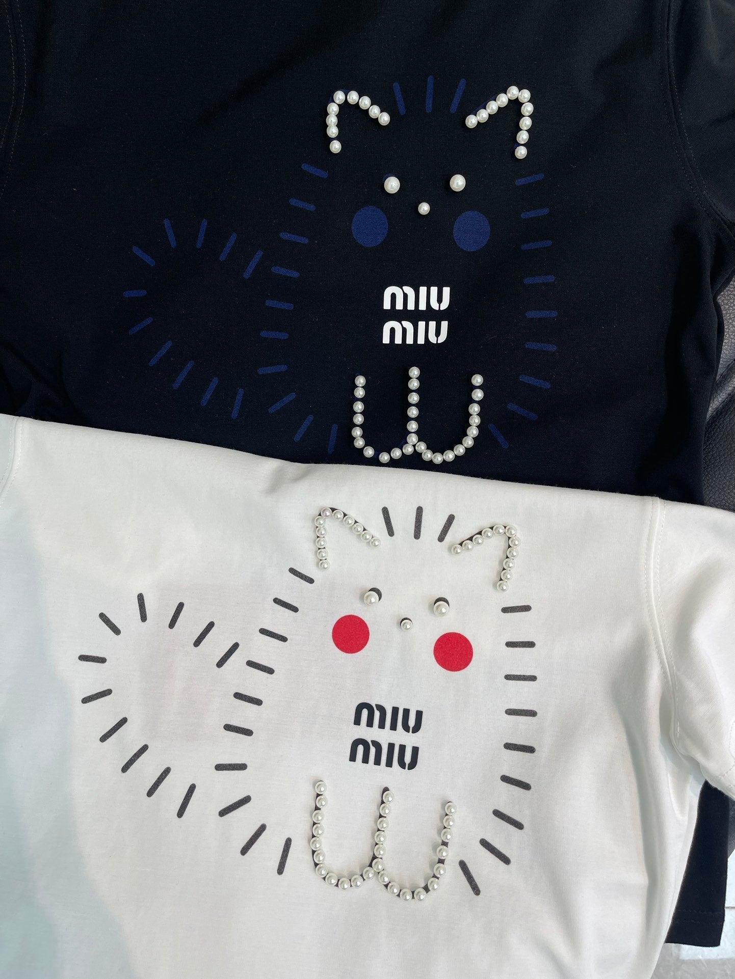Miumiu 2026 Cat-themed Beaded Heavy-duty Short-Sleeve T-Shirt Cotton 343406