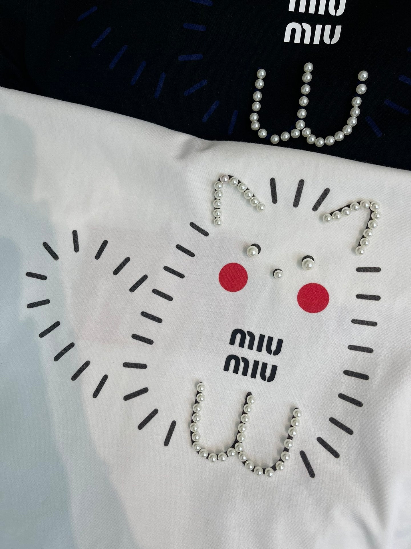 Miumiu 2026 Cat-themed Beaded Heavy-duty Short-Sleeve T-Shirt Cotton 343406