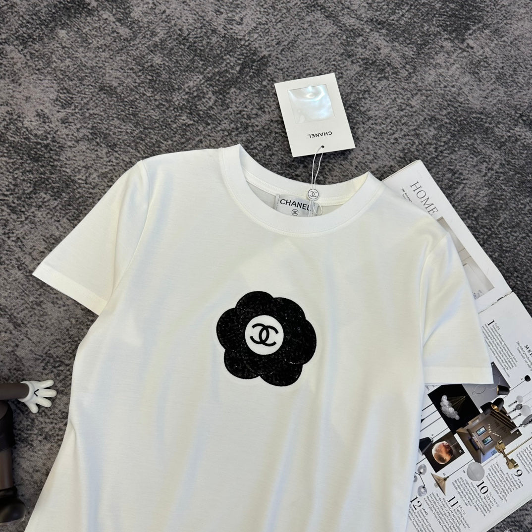 Chanel 2026 Flower T-Shirt Black and White Cotton 359322