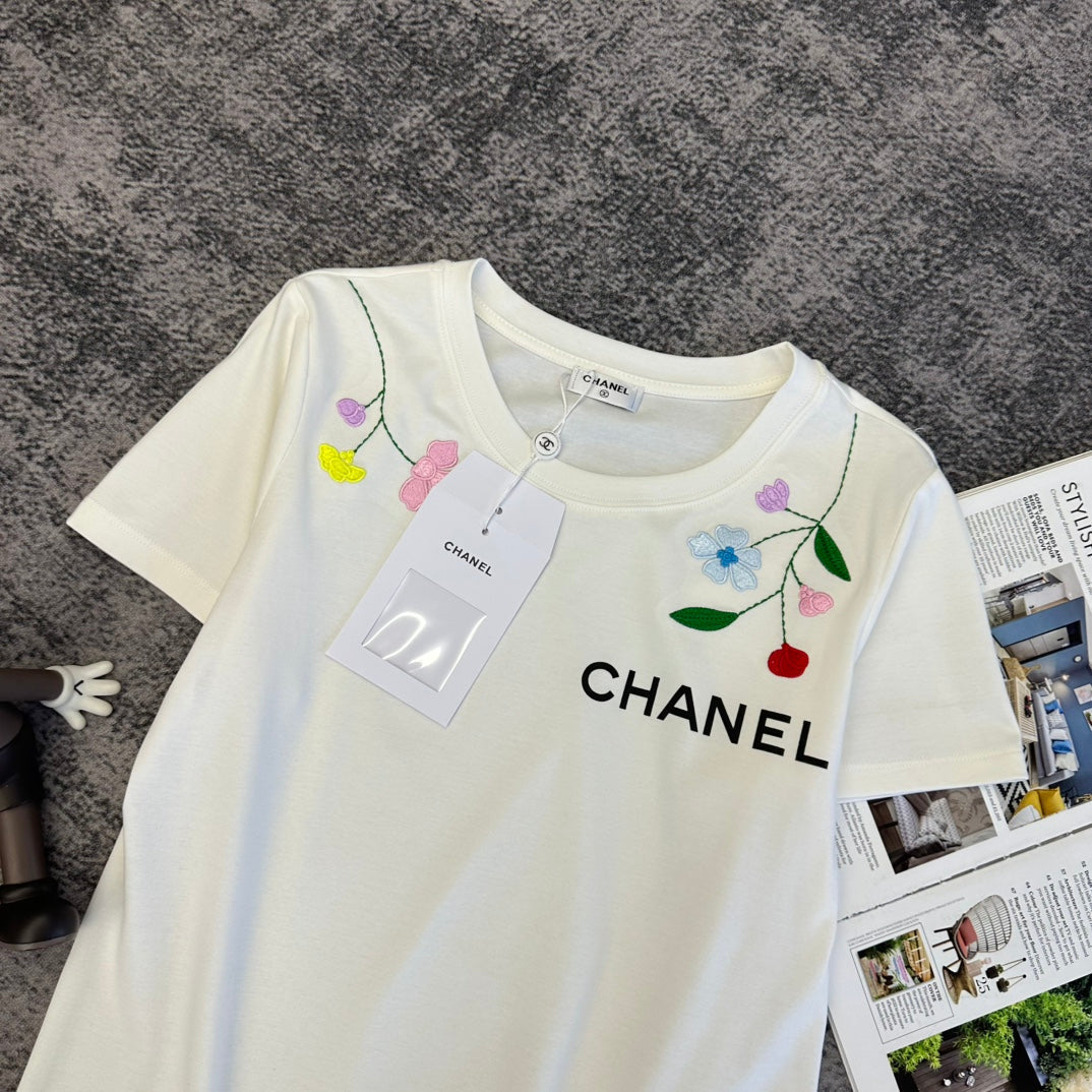 Chanel 2026 Short-Sleeve T-Shirt Black and White Cotton 359334