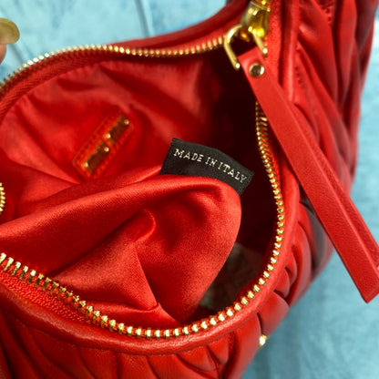 miu wander hobo medium 23cm red metalasse lambskin