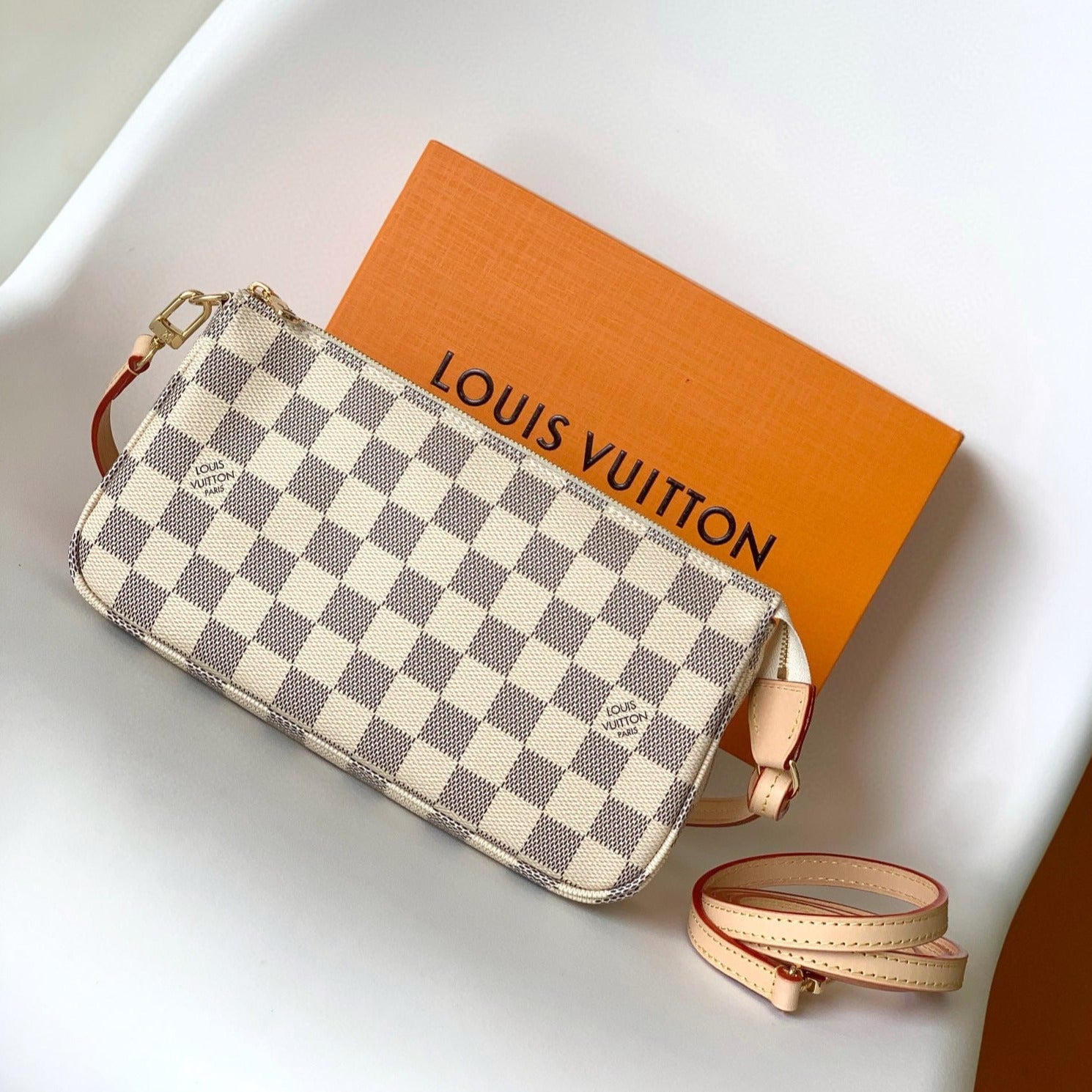 pochette accessories 23cm beige damier azur canvas