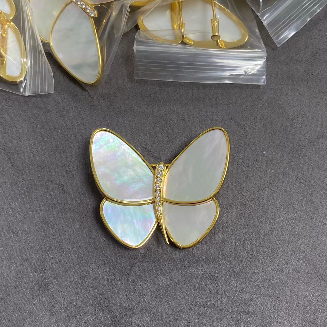 VCA Brooch 14