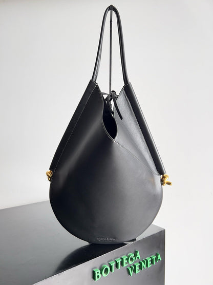 MEDIUM SOLSTICE 44 BLACK LAMBSKIN 74025