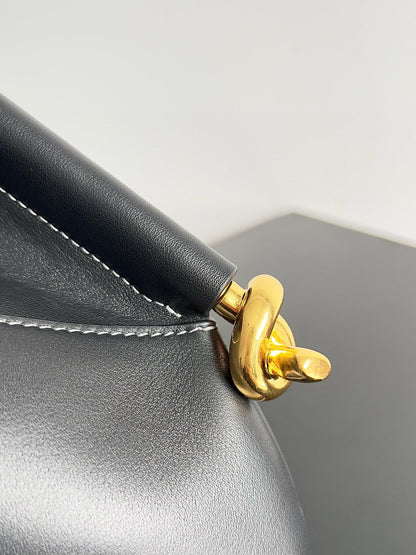 MEDIUM SOLSTICE 44 BLACK LAMBSKIN 74025